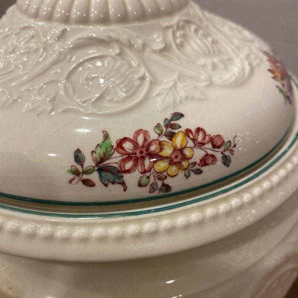 Wedgwood Etruria England “Patrician” Covered Tureen Paw Feet Stunning - Picture 3 of 15